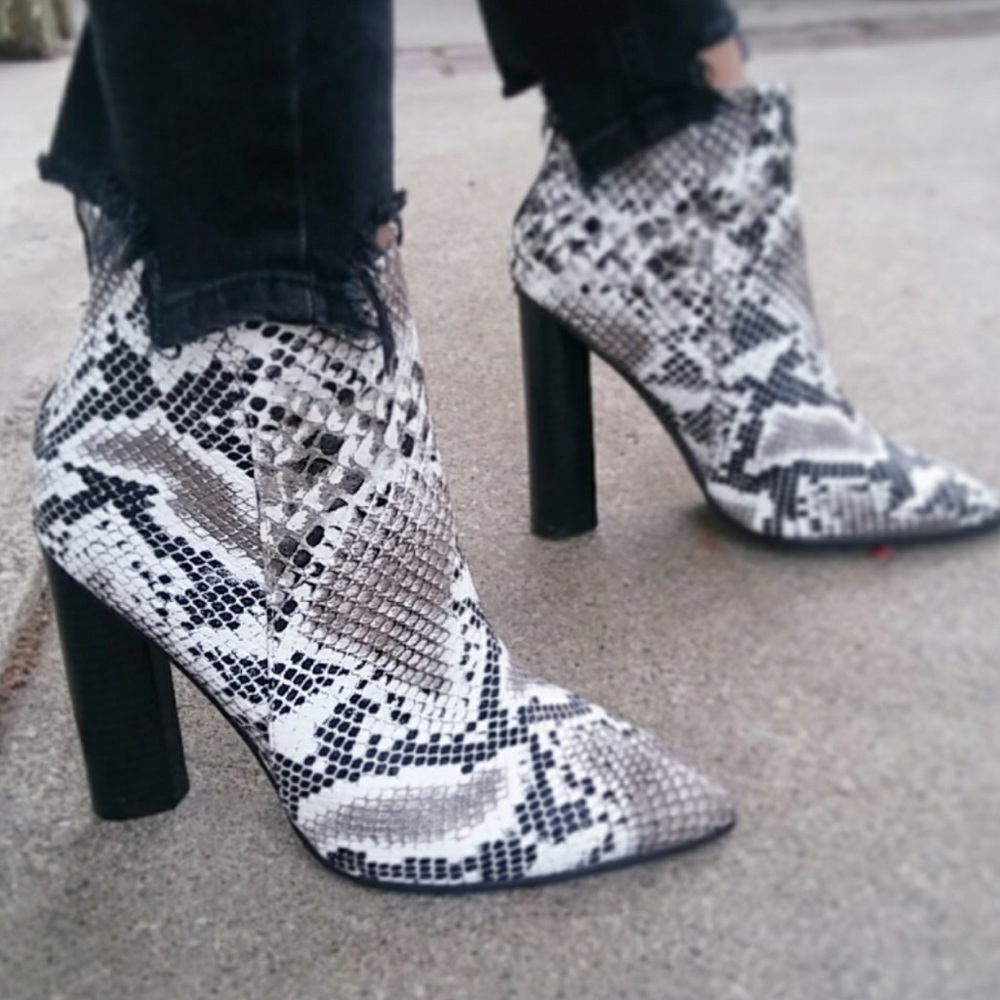 NWT Croc pointed toe block heel booties